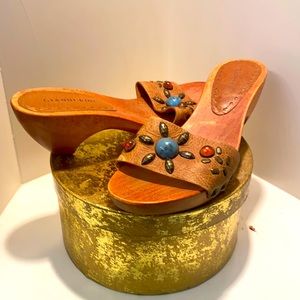 Women’s Gianni Bini Sandel.